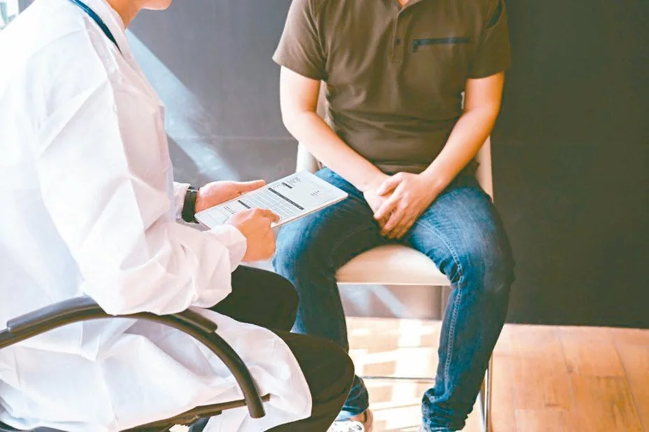 女的嘴巴舔过睾丸会很脏吗？关键看清洁与健康状态